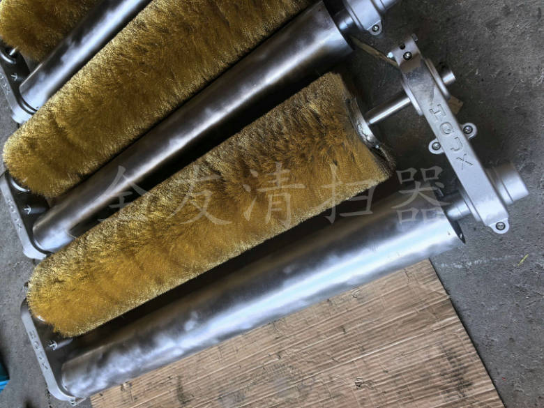 无动力钢丝滚刷清扫器